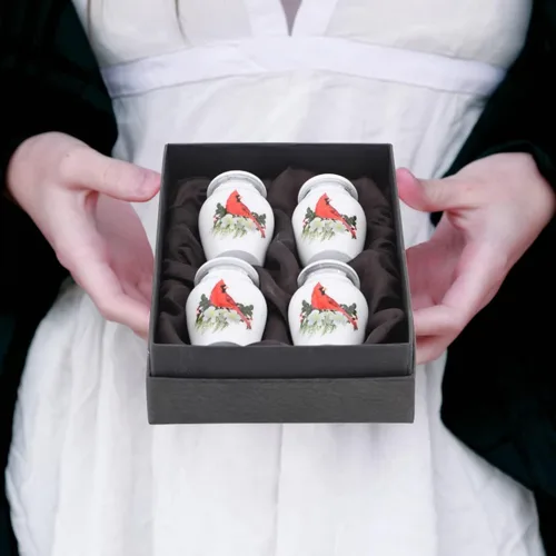 Miniatura 2 de BOLD & DIVINE Urnas pequeñas de recuerdo de pájaro cardenal para cenizas humanas Hecho a mano Juego de 4 mini urnas con caja y embudo