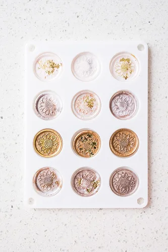 Miniatura 5 de Kit de Sello de Cera Premium Hoppler con Pistola de Sellado, Barras de Cera, un Sello de Flor, Molde de Silicona de 12 Cavidades, y Adiciones Extras
