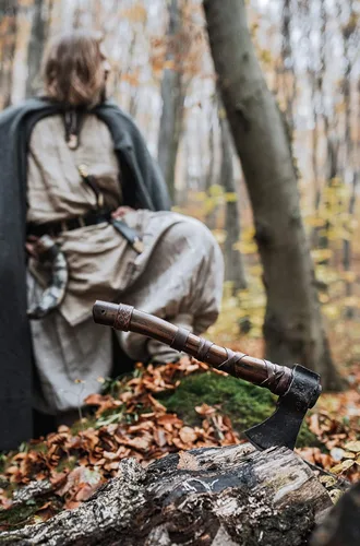 Miniatura 9 de Norse Tradesman Hacha de lanzamiento vikingo de 14 pulgadas, hacha nórdica totalmente afilada, cabeza de hacha de acero al carbono con punto de cruz