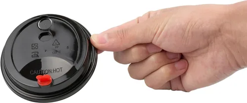 Miniatura 7 de Restaurantware Solo tapas: 50 tapas desechables negras de taza de café sin BPA con tapones de tapón de corazón rojo. Se adapta a tazas de 8 onzas
