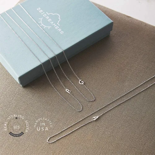 Miniatura 5 de Collar con inicial pequeña en el costado de plata fina