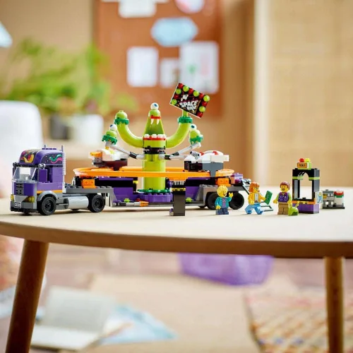 Miniatura 5 de LEGO 60313 Camión de atracciones Space Ride