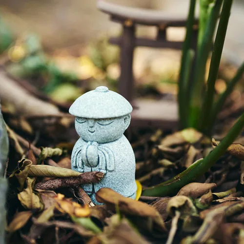 Miniatura 3 de livelyfish Estatua de monje rezante de Bosatsu de Bosatsu japonés de Buda Bosatsu Feng Shui, piedra arenisca feliz/sonriente en miniatura, adorno