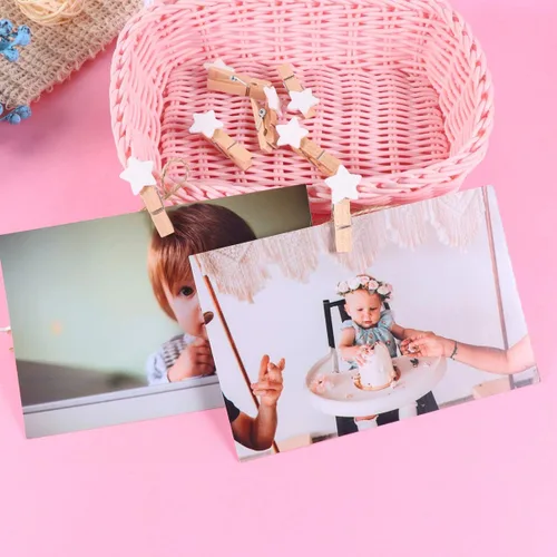 Miniatura 8 de HEALLILY 100 piezas Mini pinzas de madera con forma de estrella clips para colgar en la pared, clips de fotos, pinzas para fotos, clips