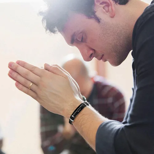 Miniatura 6 de Pulsera de cuero para hombre, regalo de sobriedad para hombre: cita inspiradora/versículo bíblico grabado, pulsera trenzada negra para hombre