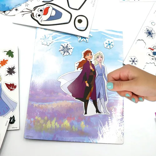 Miniatura 7 de Disney Frozen Activity Tote - Bolsa de aventura de princesa definitiva con libros para colorear, calcomanías, crayones y juegos, juego de arte apto