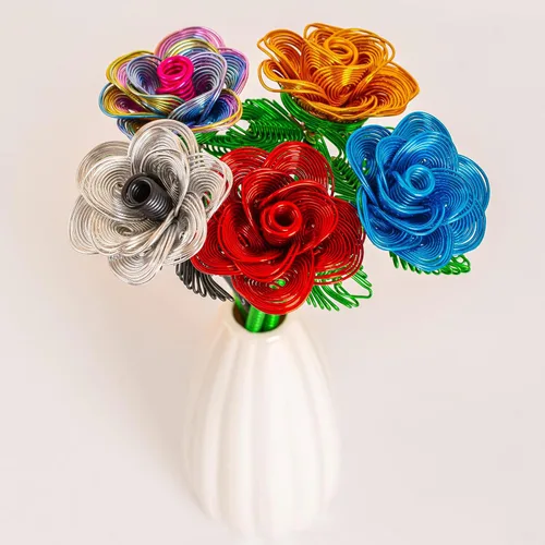 Miniatura 8 de ZffXH Ramo de flores artificiales de metal, 6 rosas falsas negras plateadas, armadura de aluminio hecha a mano, impermeable, decoración de mesa