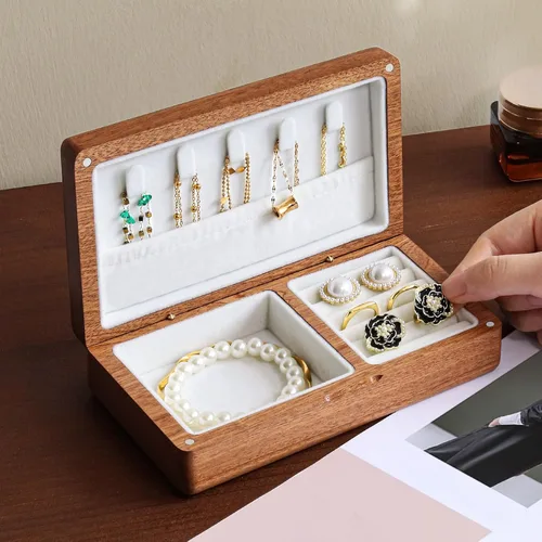 LadyRosian Joyero pequeño de madera Mini joyero de viaje de madera, organizador portátil para anillos, aretes, collares y pulseras, almacenamiento