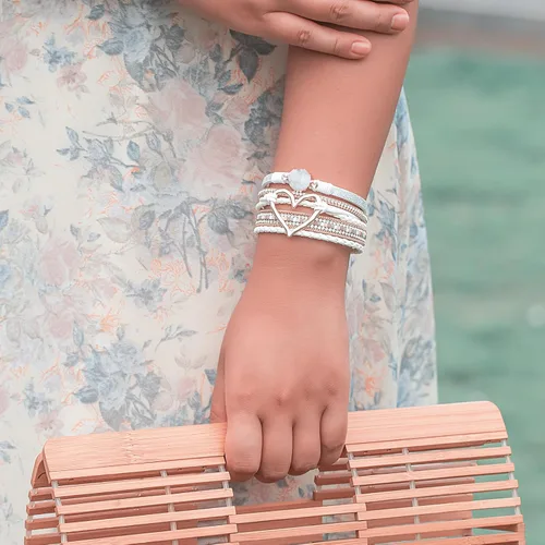 Miniatura 2 de FANCY SHINY Pulseras de cuero con forma de corazón, apilables, bohemias, pulseras de diamantes de imitación de resina de moda con cierre magnético