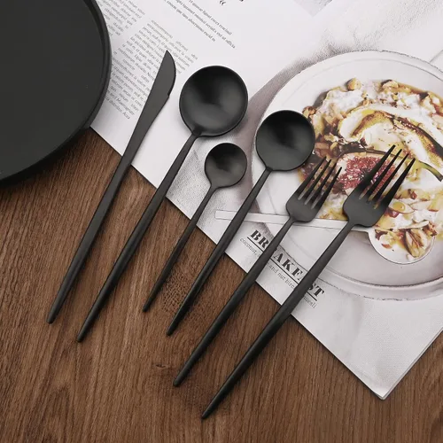 Miniatura 3 de Juego de cubiertos de 28 piezas con cuchillos para carne, cubiertos de acero inoxidable 18/8, juego de cubiertos modernos para 4 tenedores de Negro
