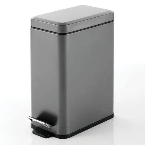 mDesign - Cubo de basura de 2,6 galones de perfil delgado con escalón de metal, papelera, contenedor de basura, baño, tocador, dormitorio, cocina,