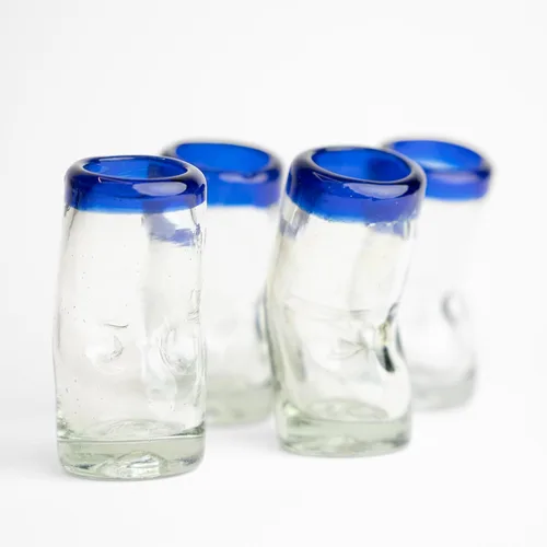 Miniatura 27 de Specialty - Vasos de tequila mexicanos, soplados a mano con color y textura únicos, juego de 4 piezas (borde azul)