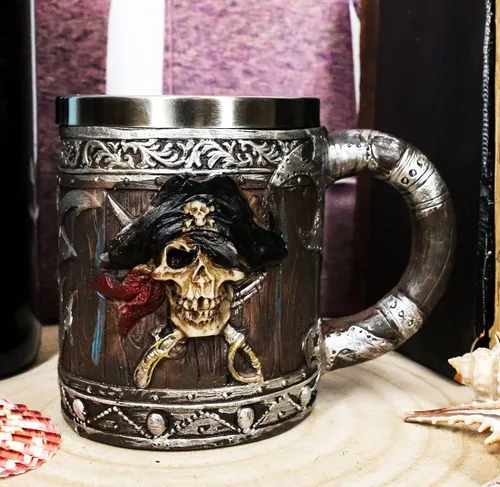 Ebros Gift Piratas del Caribe - Bandana con calavera con espadas cruzadas, jarra, café, cerveza, taza de café, taza de cerveza Drunken Pirate's Life