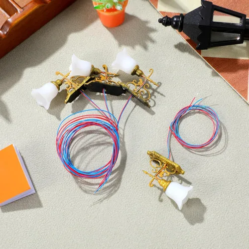 Miniatura 5 de Yardwe 4 luces LED de pared en miniatura, mini apliques a escala 1:87, lámparas de micro paisaje amarillo cálido, luces de modelo ABS dorado