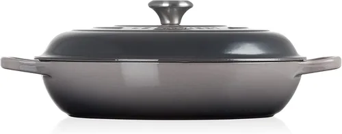 Miniatura 4 de Le Creuset Signature Cacerola de hierro fundido esmaltado, 5 cuartos de galón, color gris oscuro (Oyster)