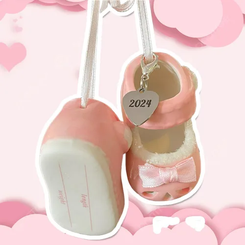 Miniatura 18 de Ganz Zapatos de bebé niña adornos personalizados rosa fechado 2023 botines de adorno de la primera Navidad para nuevos padres, nacimiento