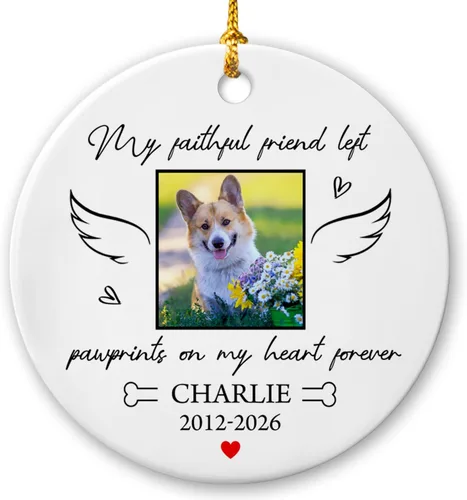 Miniatura 22 de Marco de fotos conmemorativo personalizado para mascotas, adorno de Navidad 2025, Un pedazo de mi corazón vive en el cielo, adorno de cerámica