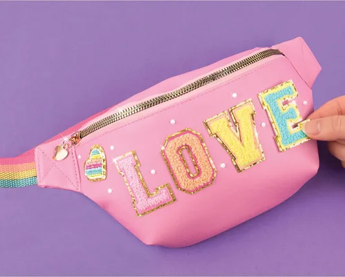 Miniatura 5 de Make It Real Bolsa de moda con parches, 9 piezas, bolsa rosa con cremallera con banda de arcoíris, personalizable, parches de amor, adolescentes