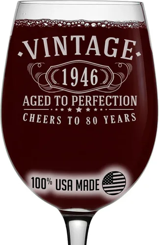Spotted Dog Company Copa de vino grabada de 16 onzas con tallo vintage de 1946 – Regalos de feliz cumpleaños 80 para mujeres y hombres, decoraciones