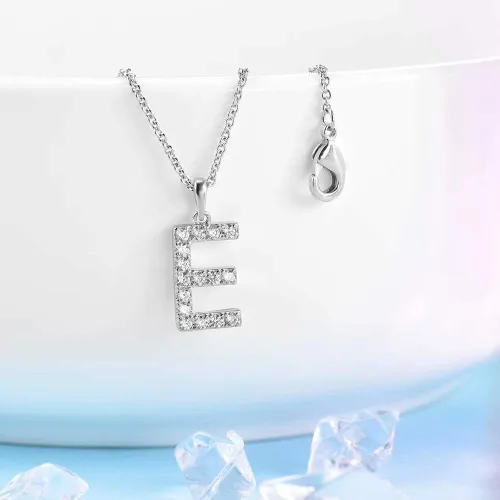 Miniatura 3 de Tarsus Collar con dije de inicial con zirconias cúbicas para mujeres y niñas.