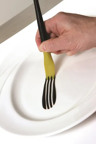 Miniatura 6 de Mercer Culinary Juego de cepillos de silicona para chapado en silicona, 5 cepillos y un estuche de transporte