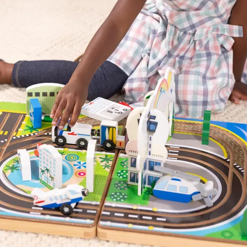 Miniatura 6 de Melissa & Doug Juego de aeropuerto para llevar, vehículos, pistas incorporadas para niños y niñas de 3 años en adelante - Certificado FSC