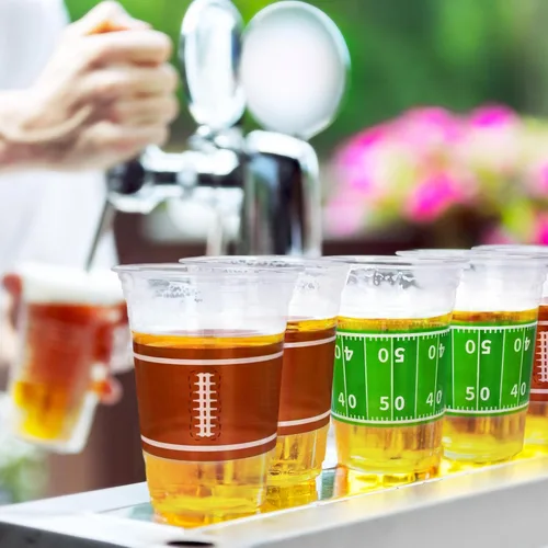 Miniatura 4 de Gatherfun 100 vasos de plástico de fútbol de 16 onzas, fiestas de fútbol y eventos para portón trasero, desechables y prácticos, suministros ideales