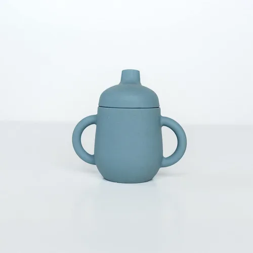 TushBaby Taza de entrenamiento para niños, agarre ergonómico, apto para lavavajillas, libre de BPA y PVC, ligero y duradero, perfecto para la Azul