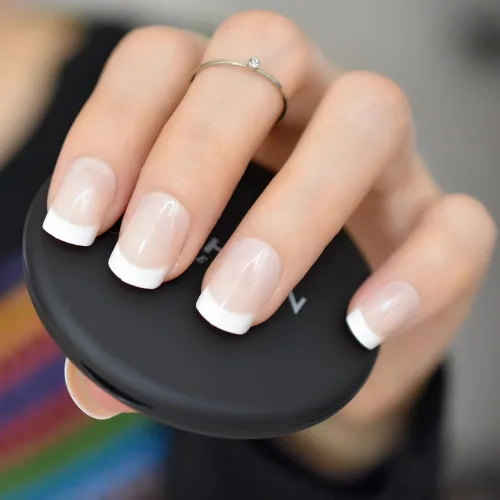 Miniatura 17 de Coolnail Uñas acrílicas clásicas a presión con flores cortas, uñas cuadradas de diseño natural, uñas postizas con purpurina para uso diario