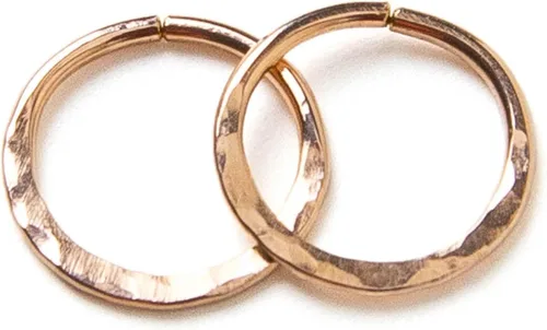 Pequeños aros chapados en oro rosa martillado, mini aretes de aro, aretes de aro Huggie