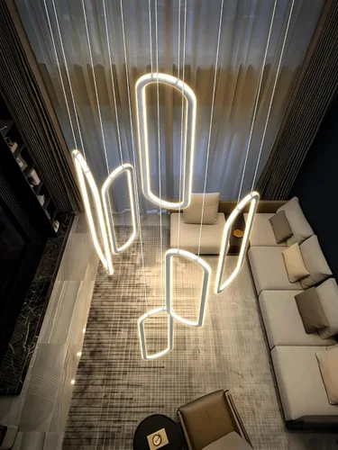 Miniatura 2 de Flashing God Candelabro moderno, candelabros cromados con 6 anillos LED, lámpara de techo alto más grande para sala de estar, lámpara rectangular