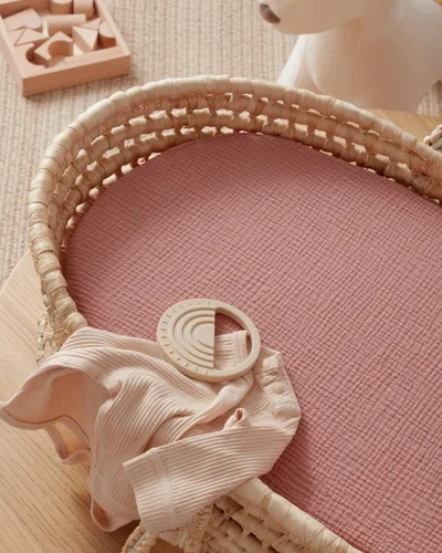 Miniatura 29 de Blissful Diary Sábanas de muselina para cuna para niñas, sábana de bebé de algodón suave bohemio para colchón de cuna estándar de 52 x 28 pulgadas