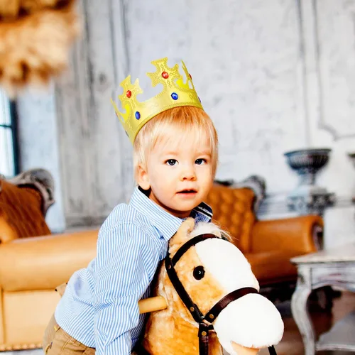 Miniatura 5 de Honoson 8 piezas de corona de rey para niños, sombrero de corona de rey de tela, coronas doradas para niños, niños, disfraz de cumpleaños de bebé