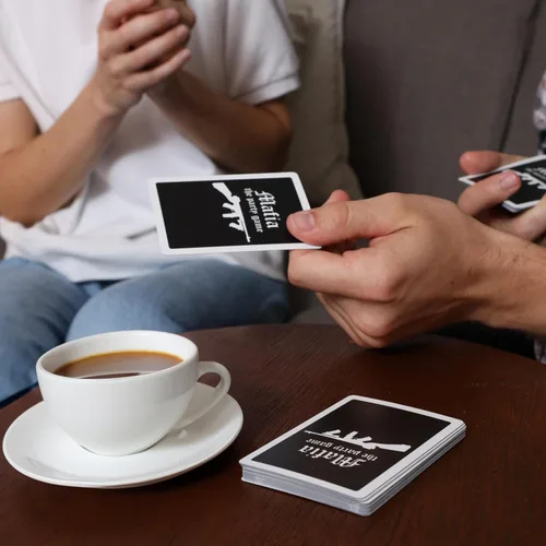 Miniatura 2 de Apostrophe Games Mafia El Juego de Fiesta Edición Deluxe – Un Juego de Mentiras, Engaños y Traición – Juego de Cartas, para Adultos y Adolescentes
