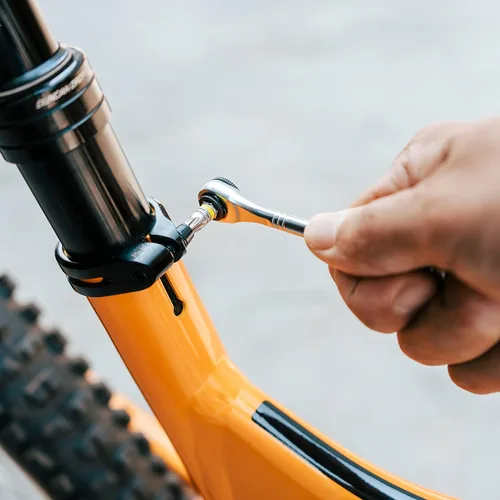 Miniatura 5 de Granite Stash RT - Multiherramienta para bicicleta de trinquete con 9 puntas almacenadas en el interior de la horquilla cónica, soporte de Naranja