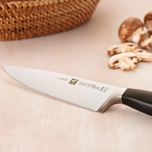 Miniatura 2 de ZWILLING Cuchillo de chef Four Star de 7 pulgadas