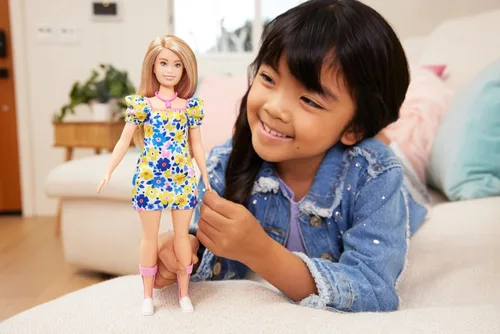 Miniatura 2 de Muñeca Barbie Fashionistas #208 con Síndrome de Down Usando Vestido Floral, Creada en Asociación con la Sociedad Nacional del Síndrome de Down
