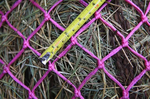 Miniatura 4 de T TEKE Comedero de heno clásico lento, redes de heno, 40 pulgadas de longitud con agujeros de 2 pulgadas, suministros para caballos, bolsas de heno