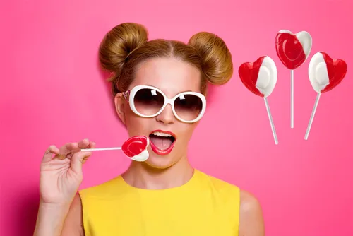Miniatura 6 de Piruletas con forma de corazón rojo sabor fresa y crema, 12 paletas, envueltas individualmente