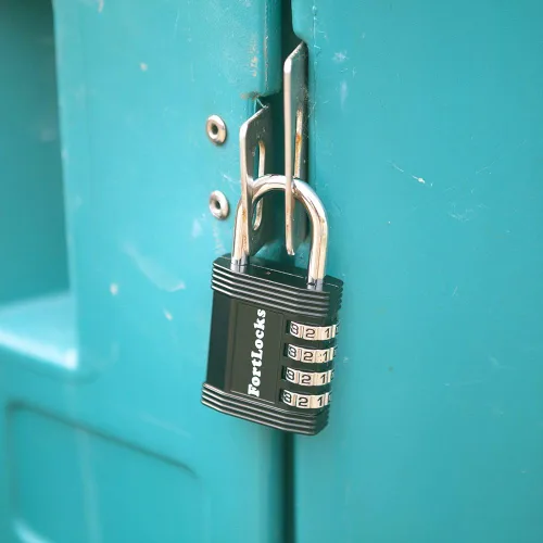 Miniatura 3 de FortLocks Candado – Cerradura de combinación de 4 dígitos para gimnasio al aire libre y escuela, valla, funda y cobertizo – Juego de reinicio
