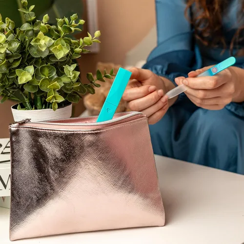 Miniatura 9 de Bona Fide Beauty Lima de uñas de vidrio con estuche (Aguamarina) - 1 pieza Regalos lujosos para mujeres, lima de uñas grabada de cristal para uñas