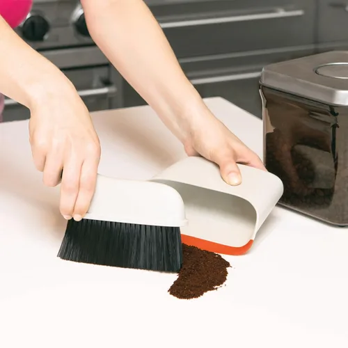 Miniatura 8 de OXO Good Grips - Lote de cepillo y recogedor compactos
