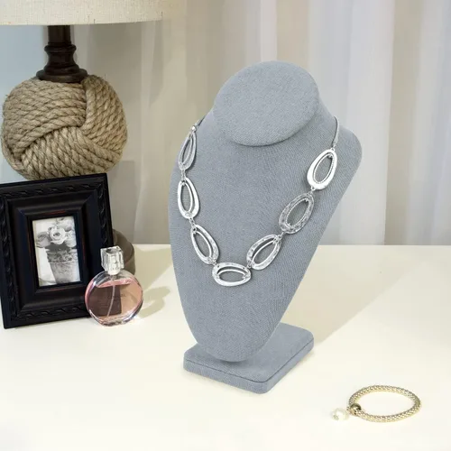 Miniatura 7 de MOOCA Busto de exhibición de collar de madera cubierta de lino, elegante maniquí de cadena de joyería para collares, 6 38 pulgadas de ancho x 4 18