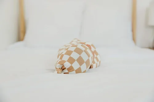 Miniatura 5 de Copper Pearl Gorro de bebé con nudo superior elástico suave Rad