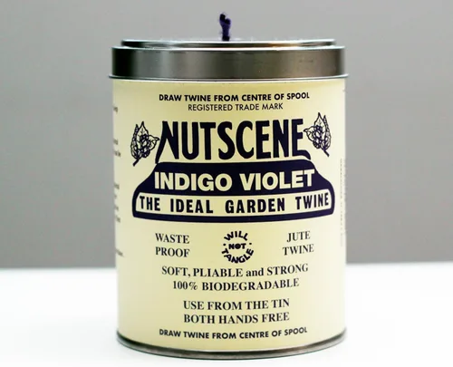 Miniatura 7 de NUTSCENE Lata Icónica (Lata de Cordel) con Su Cordel de Yute Escocés Tradicional y Agujero en la Parte Superior para Fácil Dispensación. 14