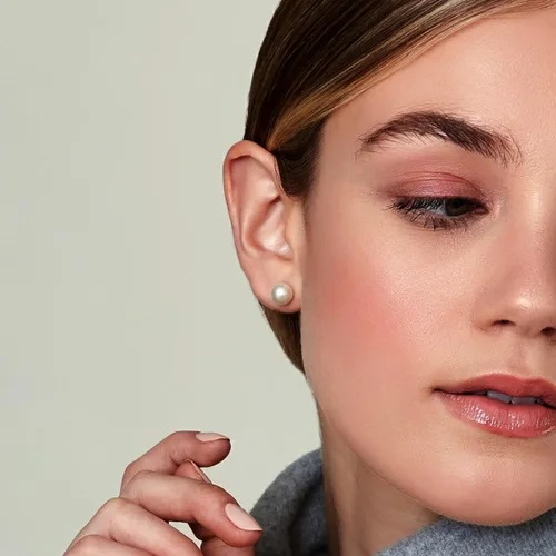 Miniatura 3 de THE PEARL SOURCE Aretes redondos de perlas reales de agua dulce blancas para mujer, aretes de oro de 14 quilates Aretes hipoalergénicos con perlas