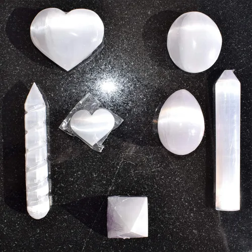 [7 piezas] Juego de colección de protección de cristal de selenita marroquí cargado de grado premium (energía curativa - absorbente de energía