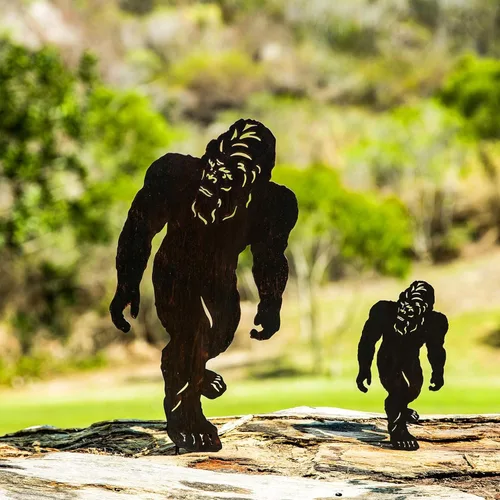 Miniatura 11 de TT & MM Bigfoot - Juego de 2 estacas de metal para decoración de patio, regalo de Sasquatch de pies grandes para hombres y mujeres, estatuas