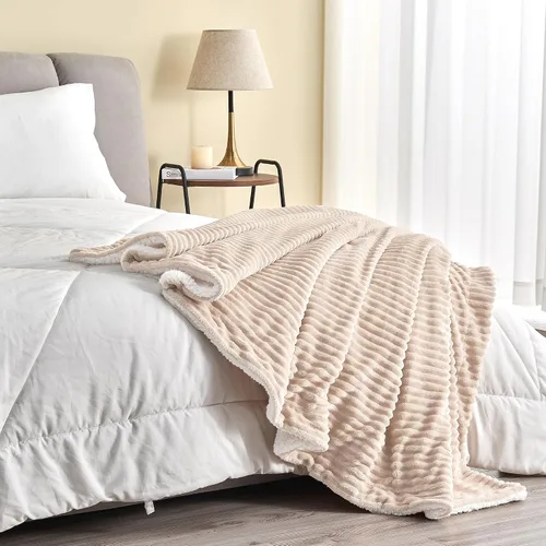 Miniatura 4 de Great Bay Home Manta Decorativa Reversible de Textura Acanalada Color Taupe, Manta Individual Mullida y Lujosa (Manta de 90" x 66", Capuchino)