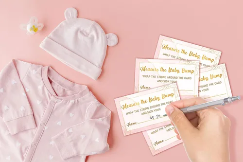 Miniatura 4 de Juego de baby shower, mide la protuberancia del bebé (1 letrero de pie + 50 tarjetas de búsqueda), papel de aluminio dorado con texto en inglés «How